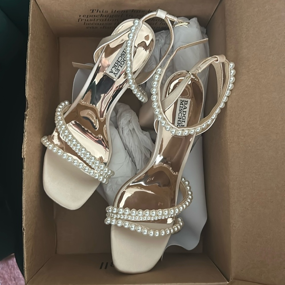 Badgley Mischka Feisty Pearl Block Heel NWOT